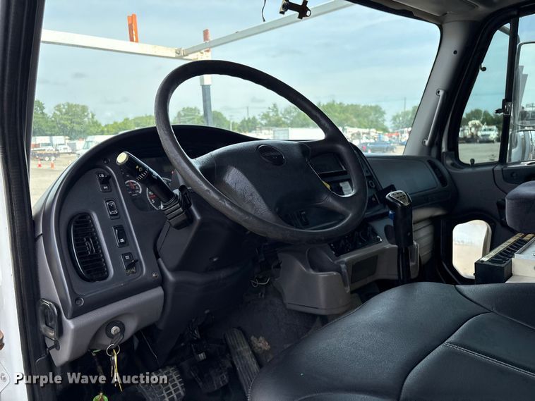 image for item EG9120 2010 Freightliner Business Class M2 grapple truck