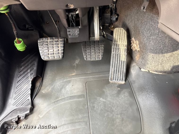 image for item EG9120 2010 Freightliner Business Class M2 grapple truck