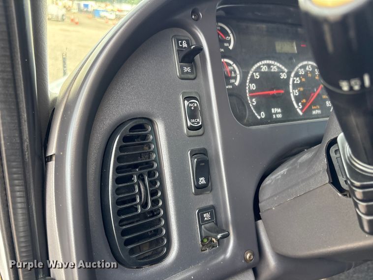 image for item EG9120 2010 Freightliner Business Class M2 grapple truck