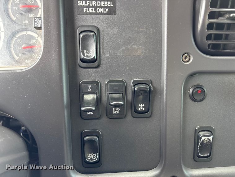 image for item EG9120 2010 Freightliner Business Class M2 grapple truck