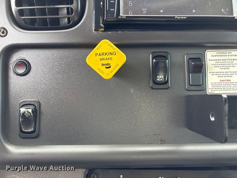 image for item EG9120 2010 Freightliner Business Class M2 grapple truck