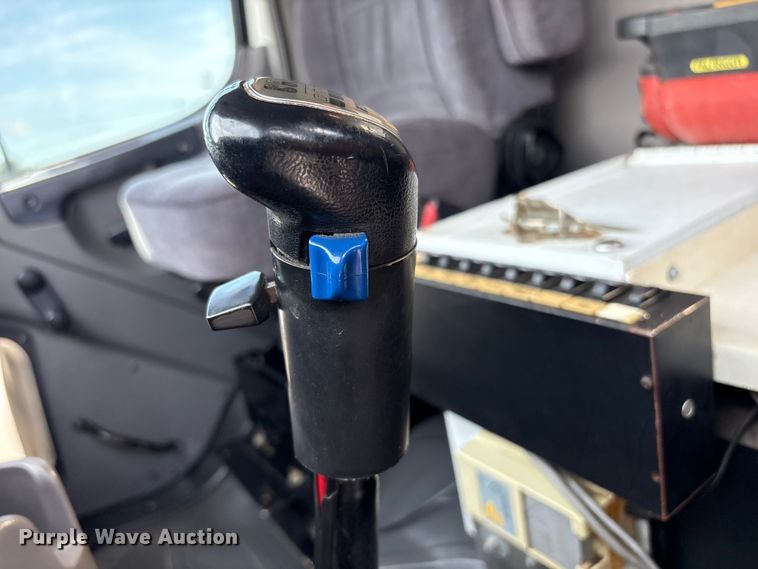 image for item EG9120 2010 Freightliner Business Class M2 grapple truck