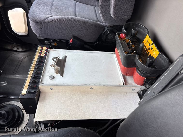 image for item EG9120 2010 Freightliner Business Class M2 grapple truck