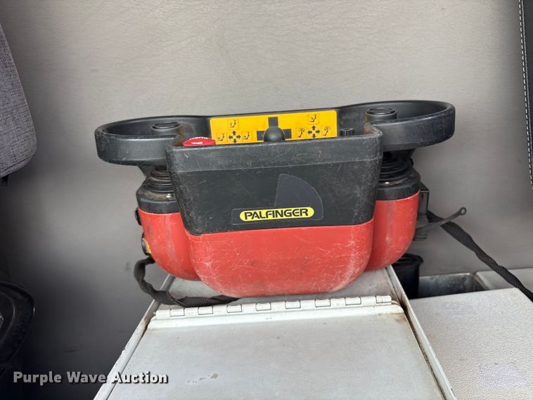 image for item EG9120 2010 Freightliner Business Class M2 grapple truck