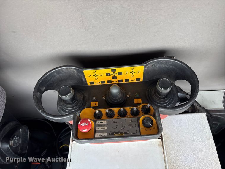 image for item EG9120 2010 Freightliner Business Class M2 grapple truck