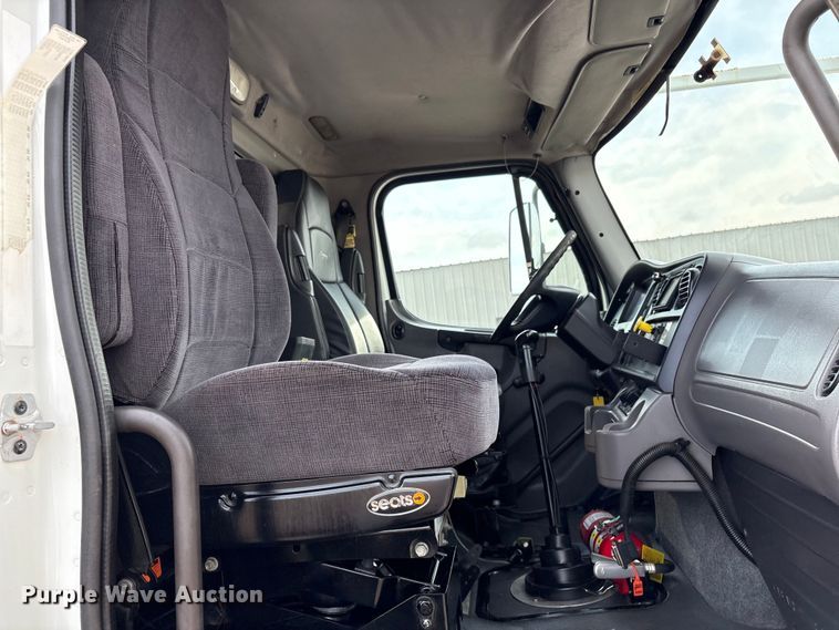 image for item EG9120 2010 Freightliner Business Class M2 grapple truck
