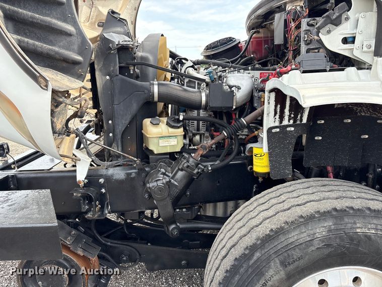 image for item EG9120 2010 Freightliner Business Class M2 grapple truck