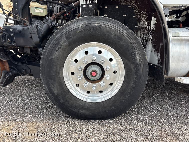 image for item EG9120 2010 Freightliner Business Class M2 grapple truck