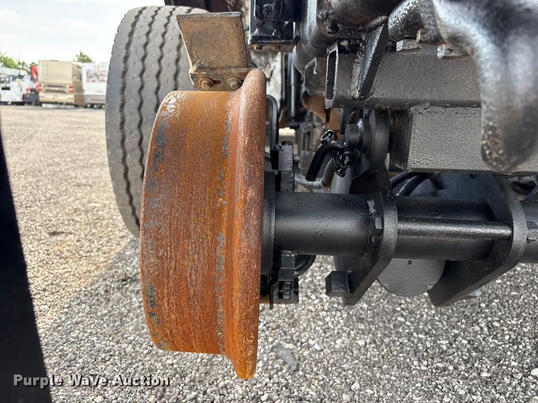 image for item EG9120 2010 Freightliner Business Class M2 grapple truck