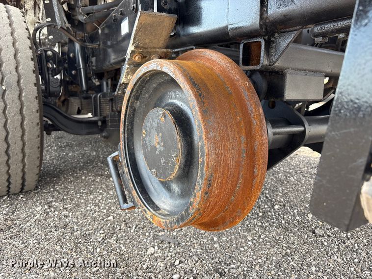 image for item EG9120 2010 Freightliner Business Class M2 grapple truck