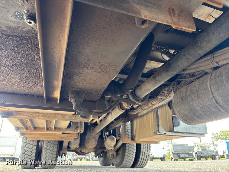image for item EG9120 2010 Freightliner Business Class M2 grapple truck