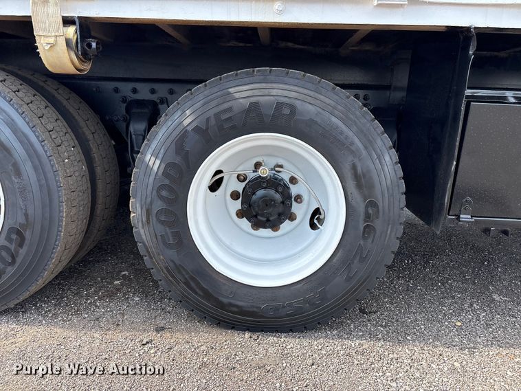 image for item EG9120 2010 Freightliner Business Class M2 grapple truck