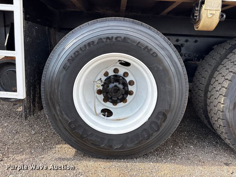 image for item EG9120 2010 Freightliner Business Class M2 grapple truck