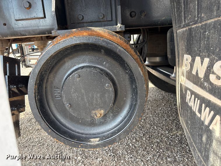 image for item EG9120 2010 Freightliner Business Class M2 grapple truck