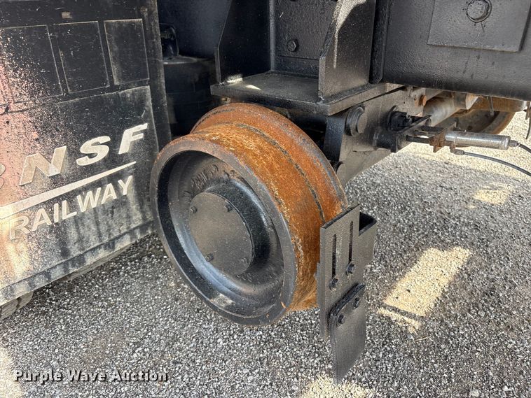 image for item EG9120 2010 Freightliner Business Class M2 grapple truck
