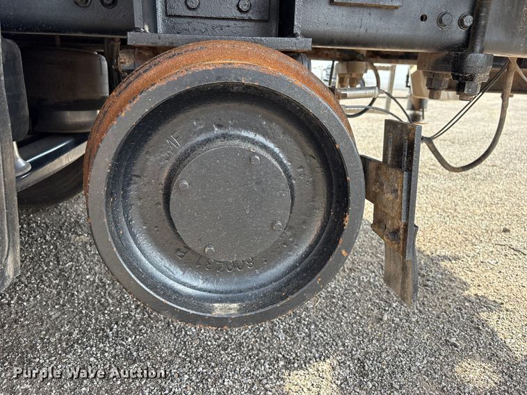image for item EG9120 2010 Freightliner Business Class M2 grapple truck