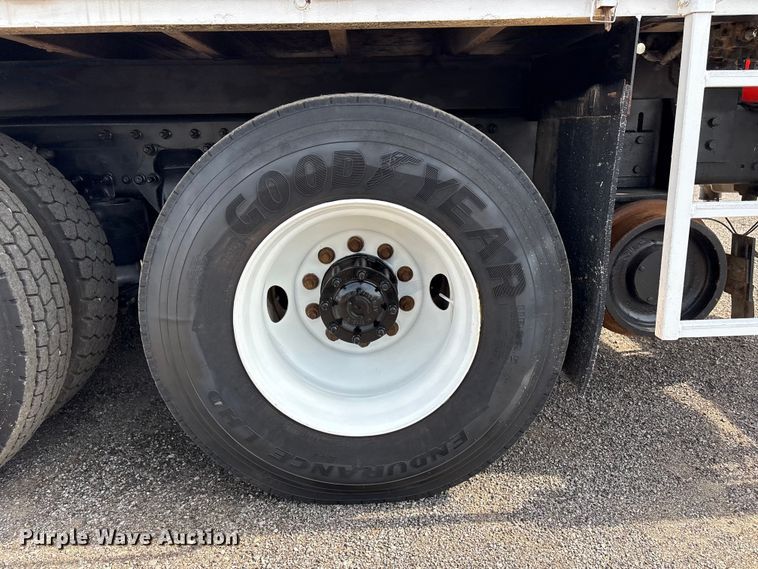 image for item EG9120 2010 Freightliner Business Class M2 grapple truck