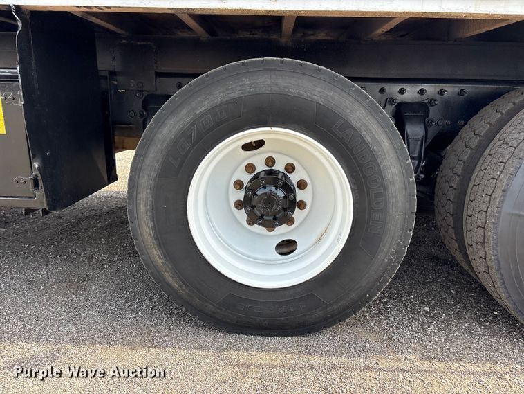 image for item EG9120 2010 Freightliner Business Class M2 grapple truck