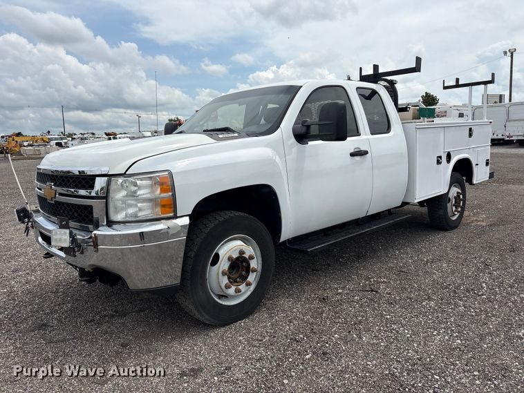 2013 Chevrolet Silverado 3500HD Ext. Cab utility bed pickup truck