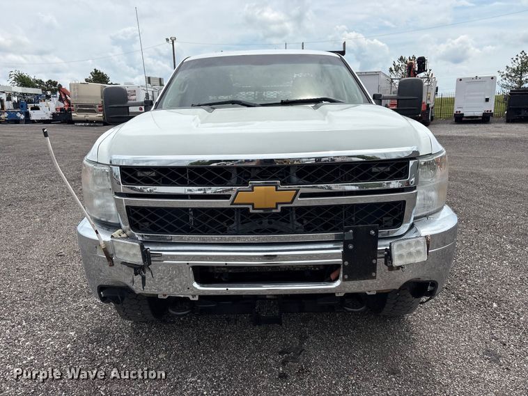image for item EG9123 2013 Chevrolet Silverado 3500HD Ext. Cab utility bed pickup truck