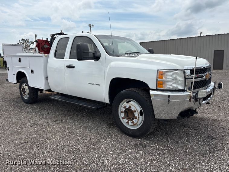 image for item EG9123 2013 Chevrolet Silverado 3500HD Ext. Cab utility bed pickup truck