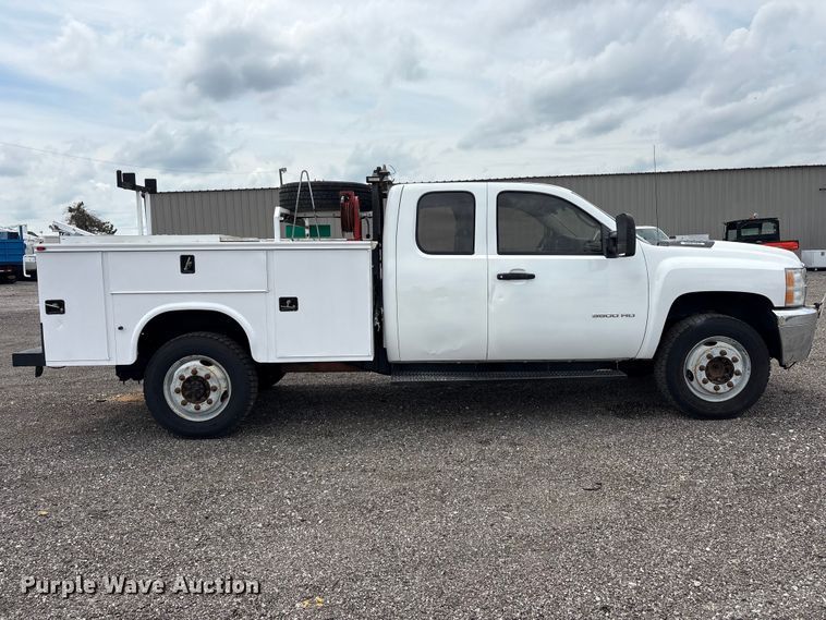 image for item EG9123 2013 Chevrolet Silverado 3500HD Ext. Cab utility bed pickup truck