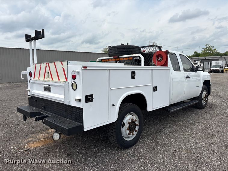 image for item EG9123 2013 Chevrolet Silverado 3500HD Ext. Cab utility bed pickup truck