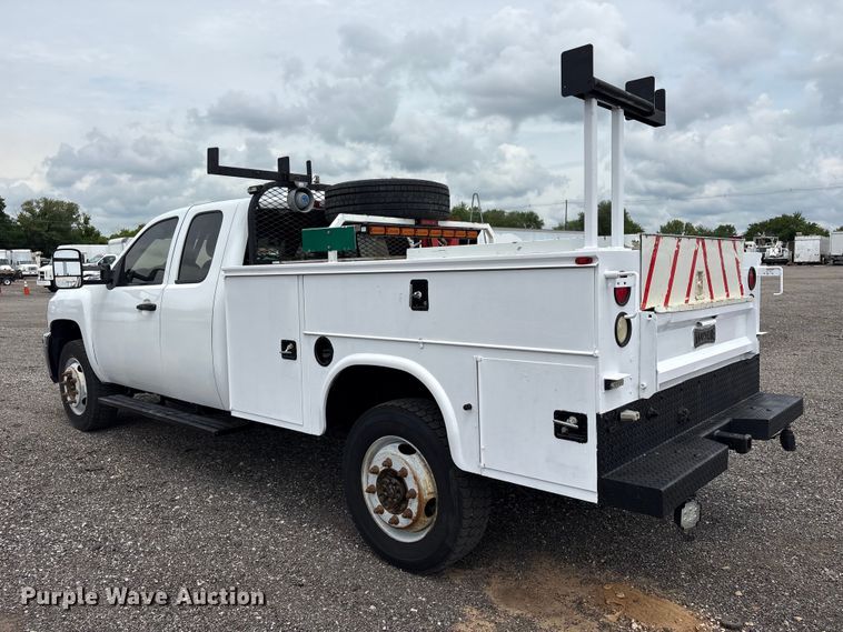 image for item EG9123 2013 Chevrolet Silverado 3500HD Ext. Cab utility bed pickup truck