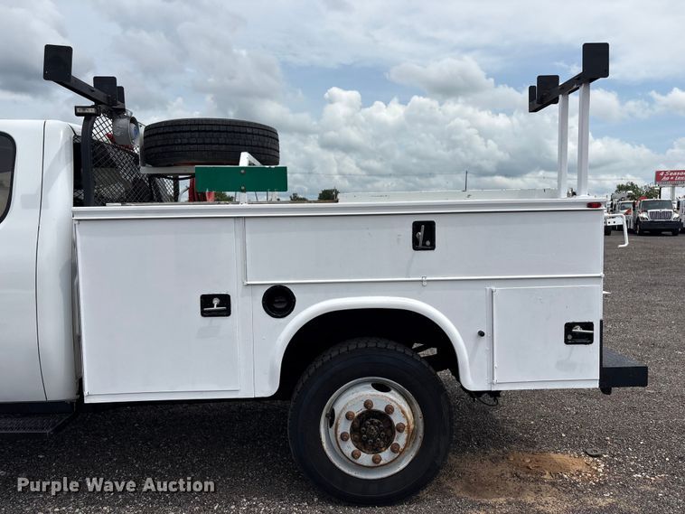 image for item EG9123 2013 Chevrolet Silverado 3500HD Ext. Cab utility bed pickup truck