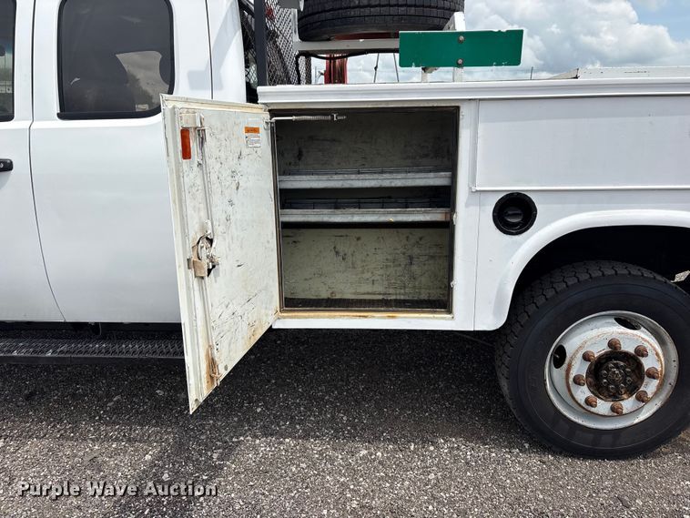 image for item EG9123 2013 Chevrolet Silverado 3500HD Ext. Cab utility bed pickup truck