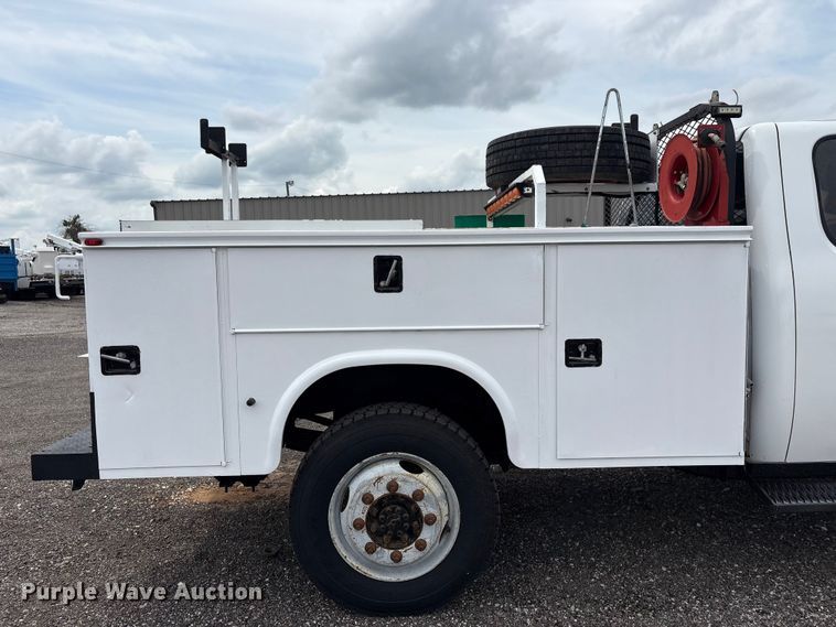 image for item EG9123 2013 Chevrolet Silverado 3500HD Ext. Cab utility bed pickup truck