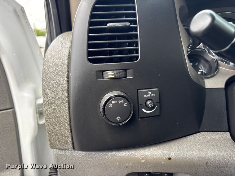 image for item EG9123 2013 Chevrolet Silverado 3500HD Ext. Cab utility bed pickup truck