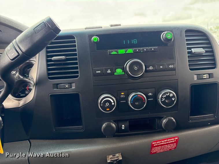 image for item EG9123 2013 Chevrolet Silverado 3500HD Ext. Cab utility bed pickup truck