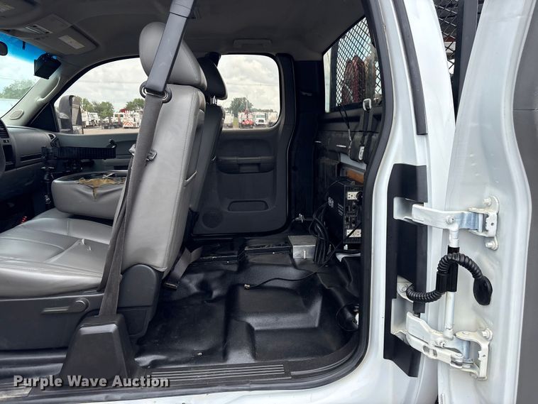 image for item EG9123 2013 Chevrolet Silverado 3500HD Ext. Cab utility bed pickup truck