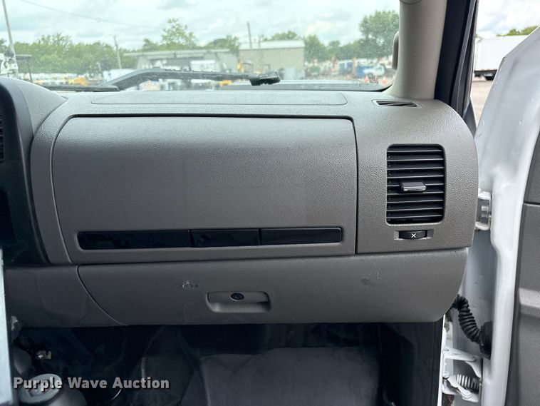 image for item EG9123 2013 Chevrolet Silverado 3500HD Ext. Cab utility bed pickup truck