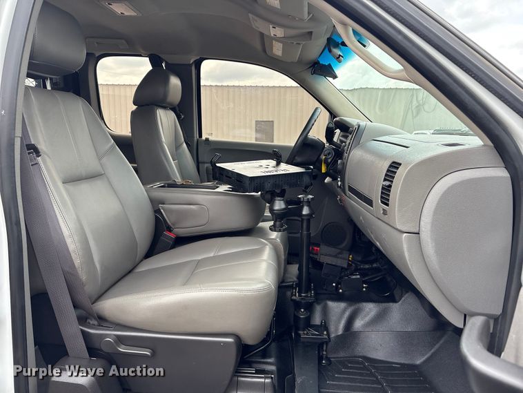 image for item EG9123 2013 Chevrolet Silverado 3500HD Ext. Cab utility bed pickup truck