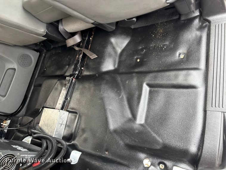 image for item EG9123 2013 Chevrolet Silverado 3500HD Ext. Cab utility bed pickup truck