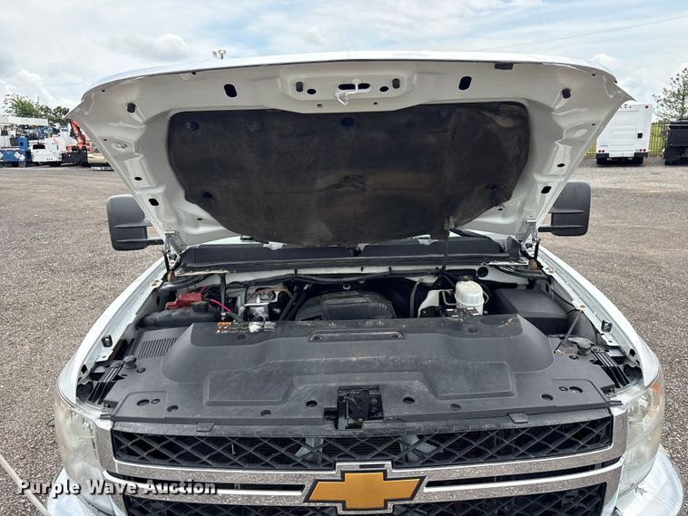 image for item EG9123 2013 Chevrolet Silverado 3500HD Ext. Cab utility bed pickup truck