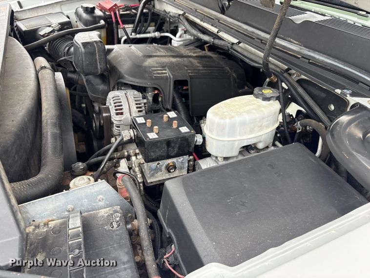 image for item EG9123 2013 Chevrolet Silverado 3500HD Ext. Cab utility bed pickup truck