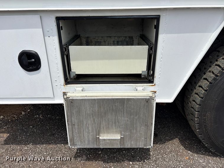 image for item EG9124 2013 Freightliner Business Class M2 fuel / lube truck