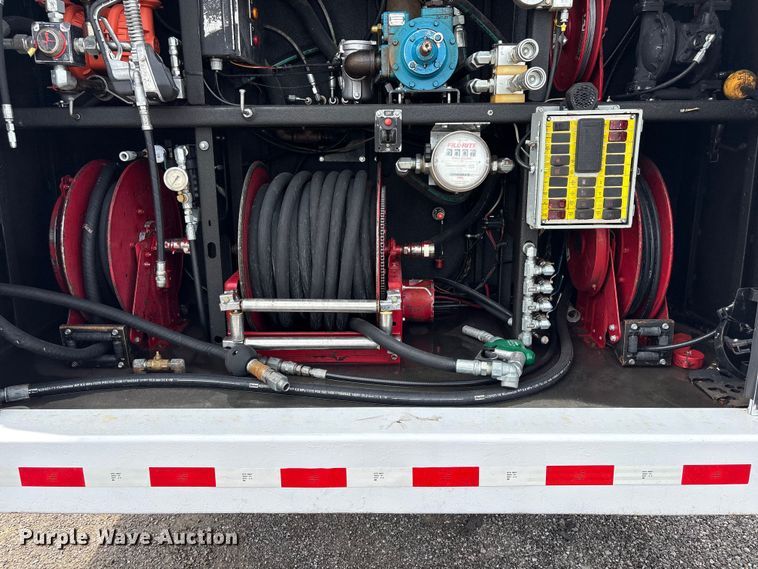 image for item EG9124 2013 Freightliner Business Class M2 fuel / lube truck