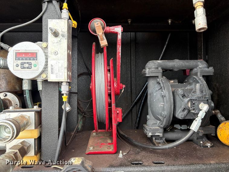 image for item EG9124 2013 Freightliner Business Class M2 fuel / lube truck