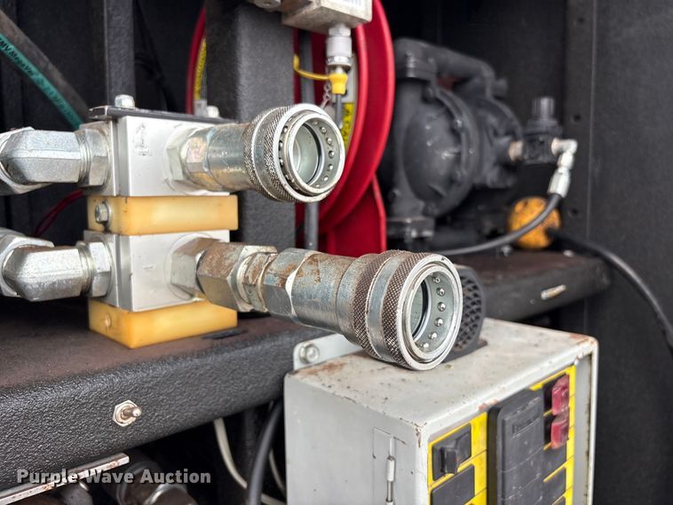 image for item EG9124 2013 Freightliner Business Class M2 fuel / lube truck