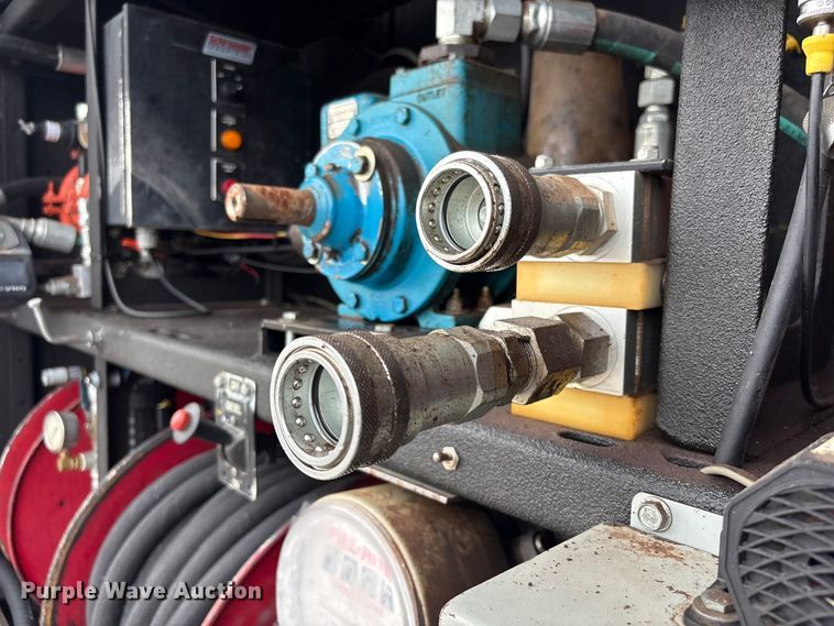 image for item EG9124 2013 Freightliner Business Class M2 fuel / lube truck