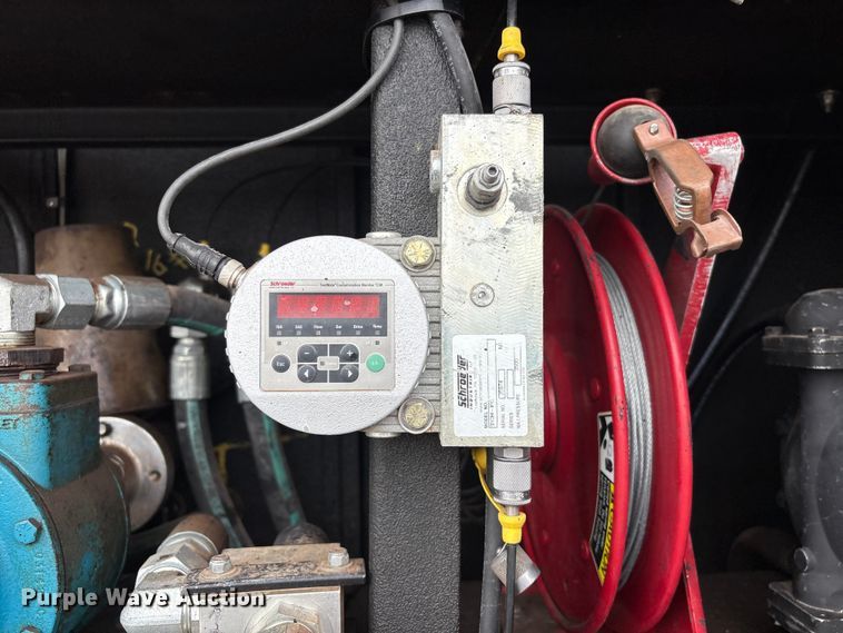 image for item EG9124 2013 Freightliner Business Class M2 fuel / lube truck