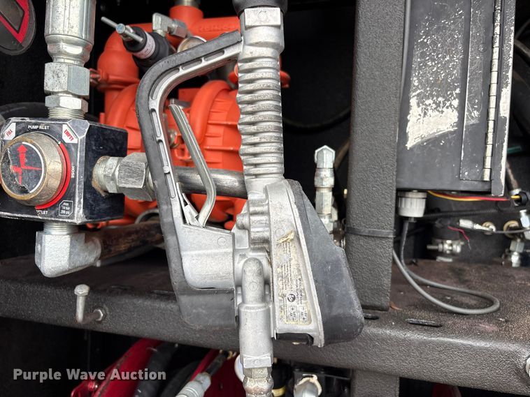 image for item EG9124 2013 Freightliner Business Class M2 fuel / lube truck
