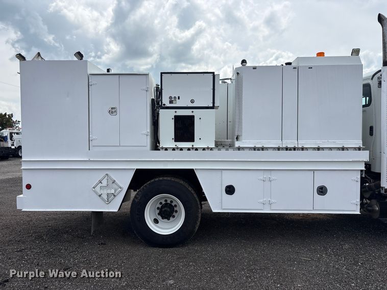 image for item EG9124 2013 Freightliner Business Class M2 fuel / lube truck