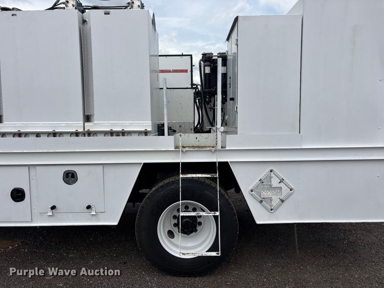 image for item EG9124 2013 Freightliner Business Class M2 fuel / lube truck