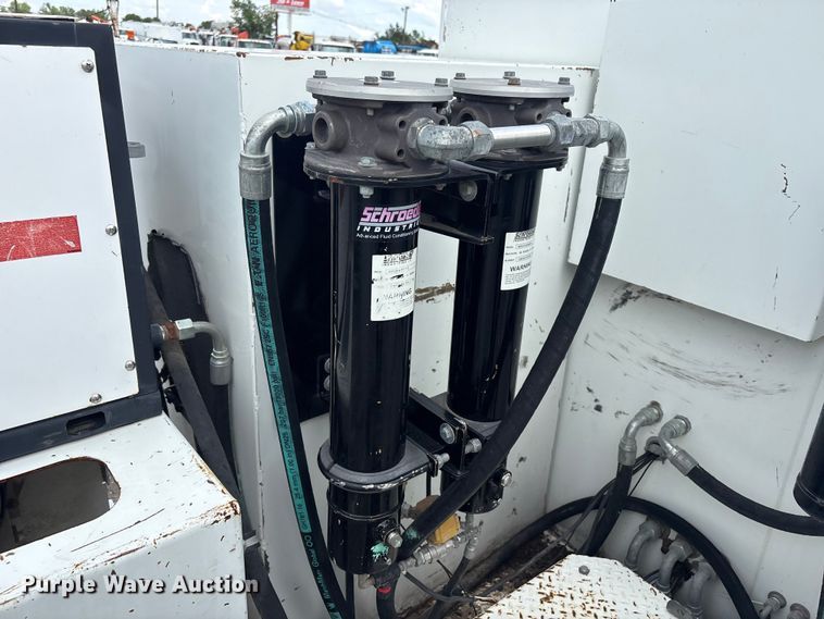 image for item EG9124 2013 Freightliner Business Class M2 fuel / lube truck