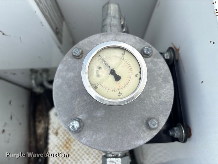 image for item EG9124 2013 Freightliner Business Class M2 fuel / lube truck